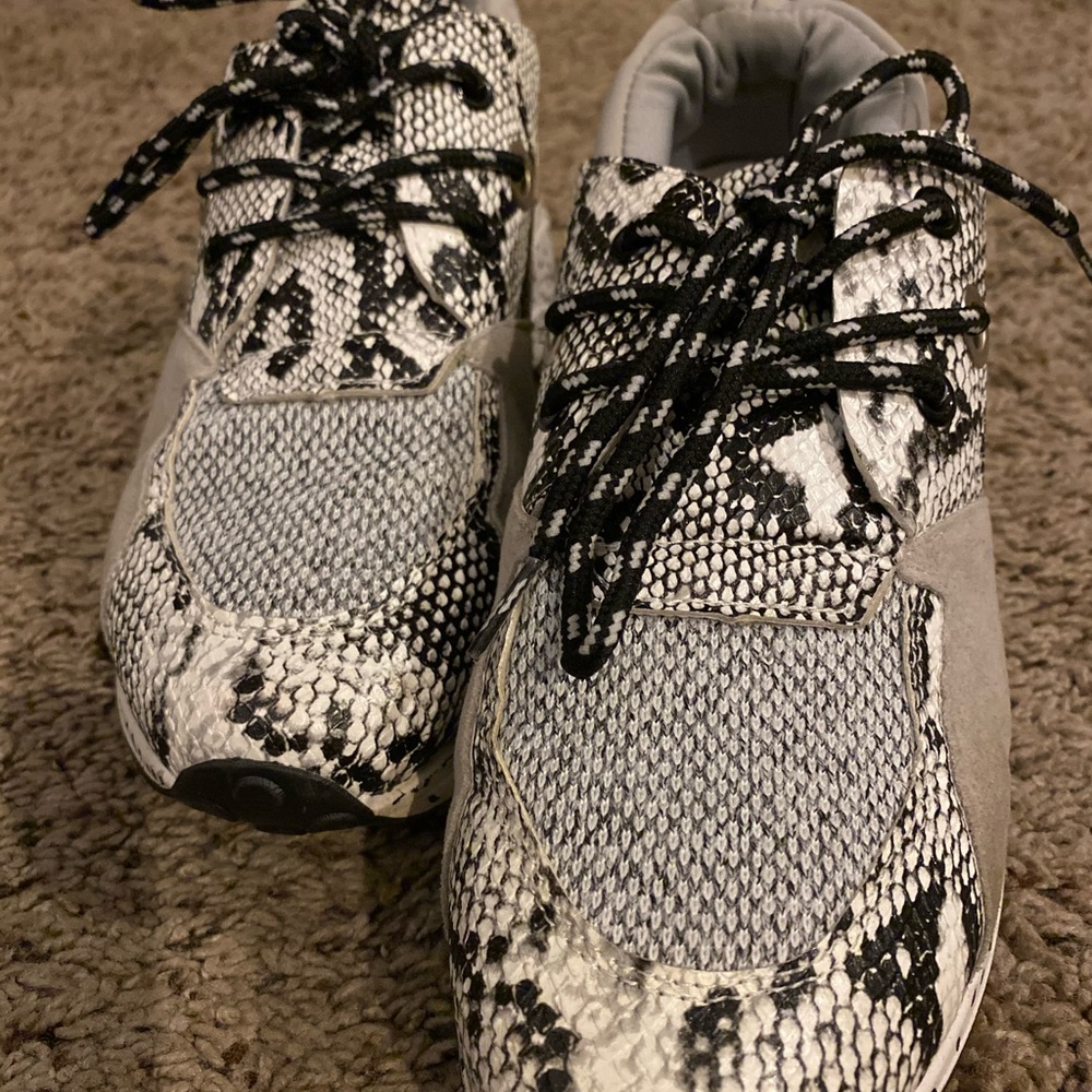 Snakeskin platform sneakers | Dressed in Lala